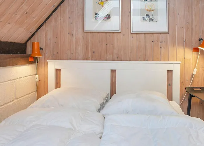 6 Person In Romo-by Traum